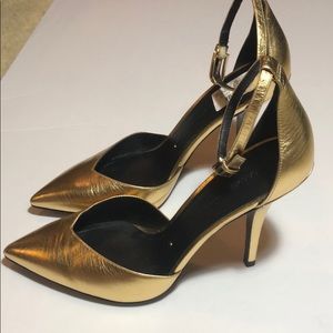 NWT Stella Luna leather gold metallic pumps